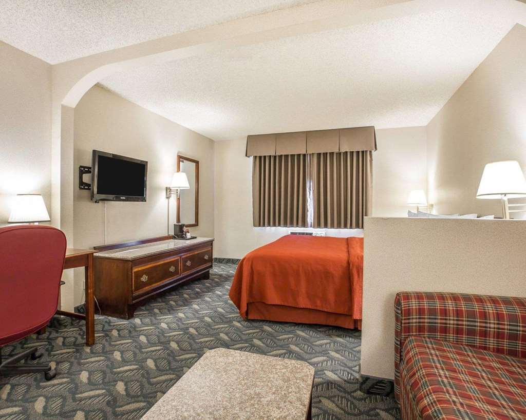 Quality Inn & Suites Walnut - City Of Industry Room photo